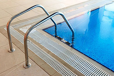 Quali accessori o opzioni per la piscina dovrei prendere in considerazione?